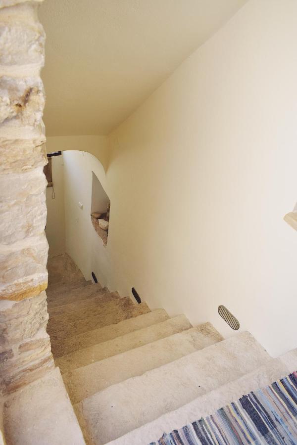 Yi Artistry 1-Bedroom Medieval Holiday House Kalamoti Buitenkant foto