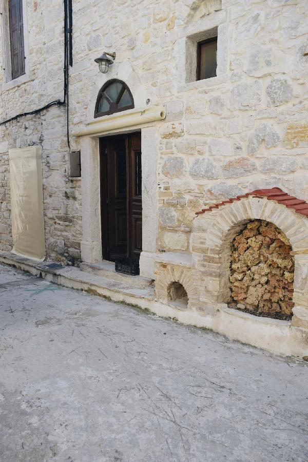 Yi Artistry 1-Bedroom Medieval Holiday House Kalamoti Buitenkant foto