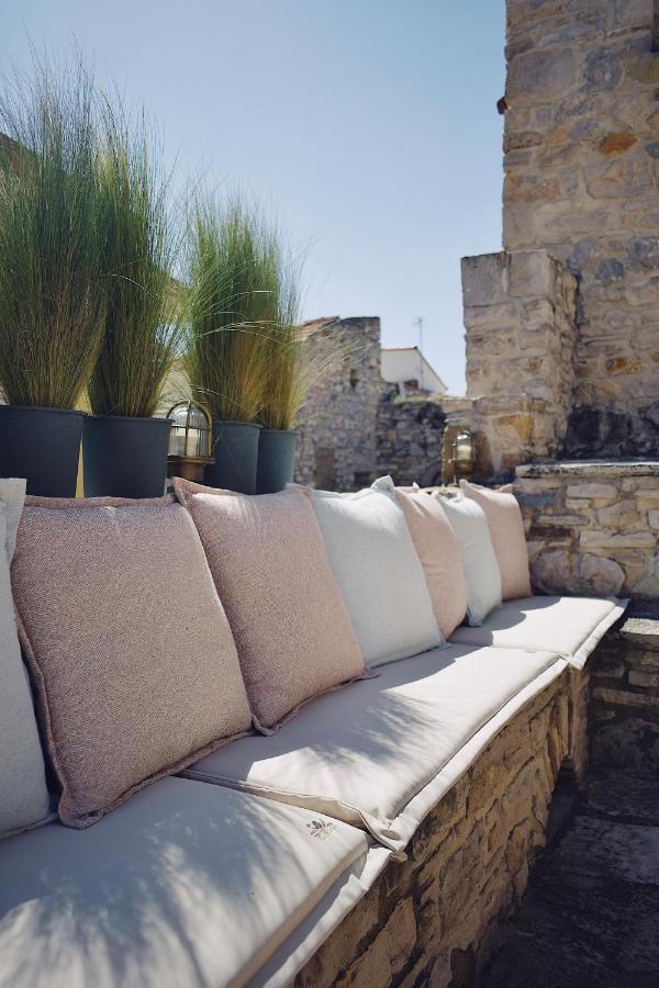 Yi Artistry 1-Bedroom Medieval Holiday House Kalamoti Buitenkant foto
