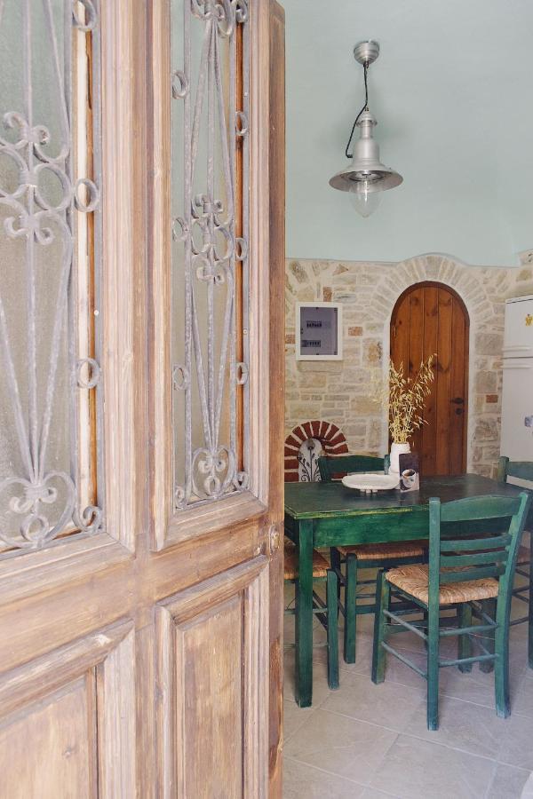 Yi Artistry 1-Bedroom Medieval Holiday House Kalamoti Buitenkant foto