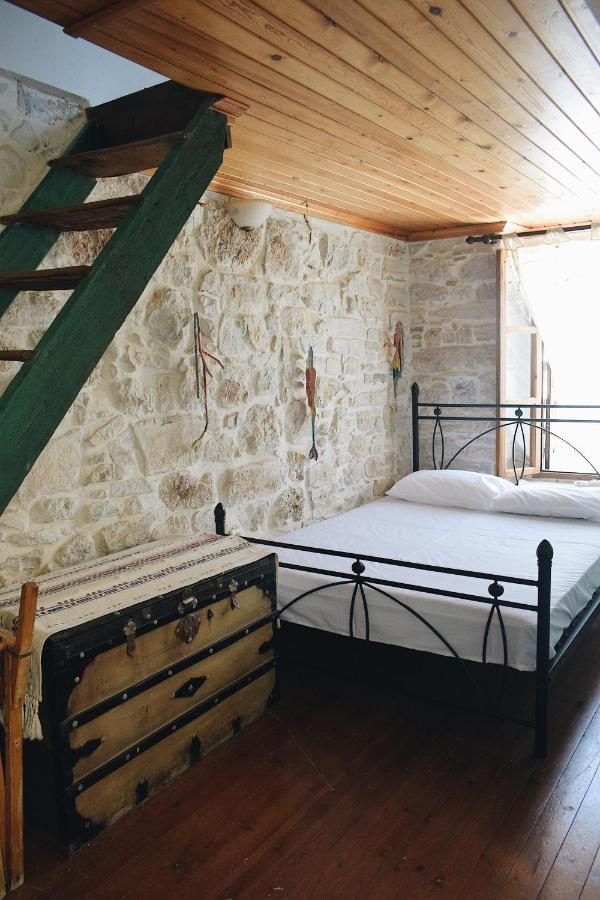 Yi Artistry 1-Bedroom Medieval Holiday House Kalamoti Buitenkant foto