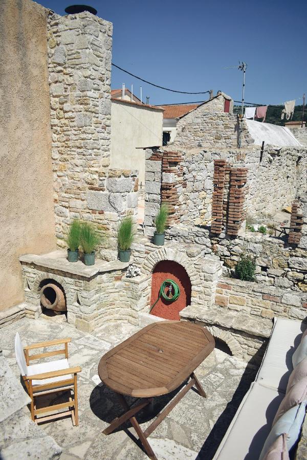 Yi Artistry 1-Bedroom Medieval Holiday House Kalamoti Buitenkant foto