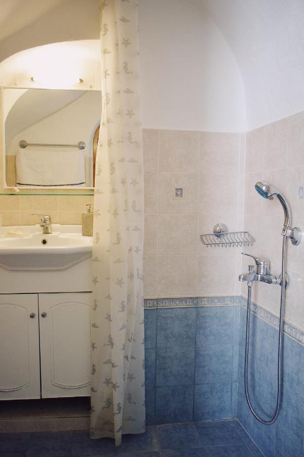Yi Artistry 1-Bedroom Medieval Holiday House Kalamoti Buitenkant foto