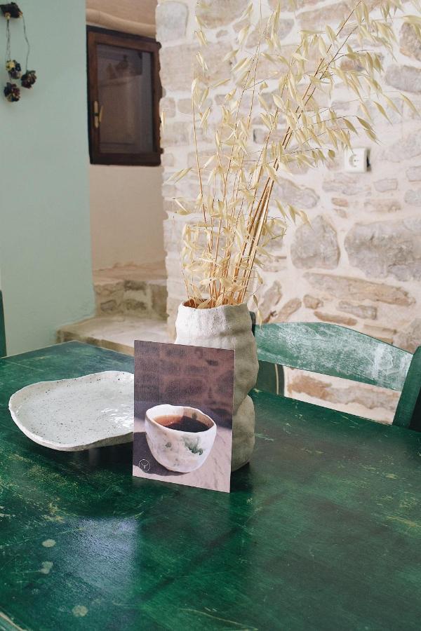 Yi Artistry 1-Bedroom Medieval Holiday House Kalamoti Buitenkant foto