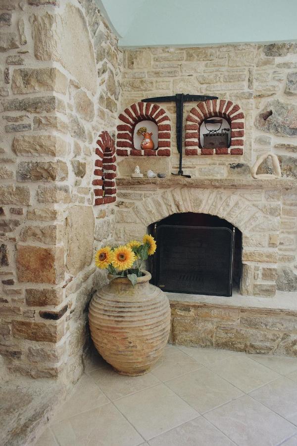 Yi Artistry 1-Bedroom Medieval Holiday House Kalamoti Buitenkant foto