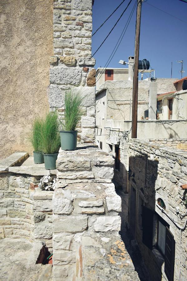 Yi Artistry 1-Bedroom Medieval Holiday House Kalamoti Buitenkant foto