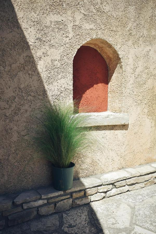 Yi Artistry 1-Bedroom Medieval Holiday House Kalamoti Buitenkant foto