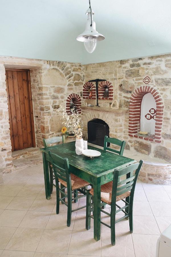 Yi Artistry 1-Bedroom Medieval Holiday House Kalamoti Buitenkant foto