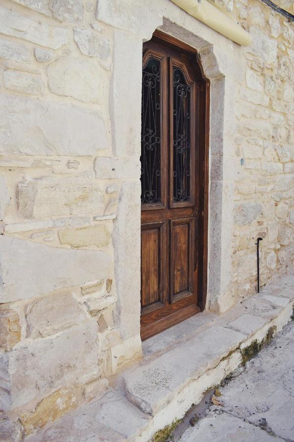 Yi Artistry 1-Bedroom Medieval Holiday House Kalamoti Buitenkant foto