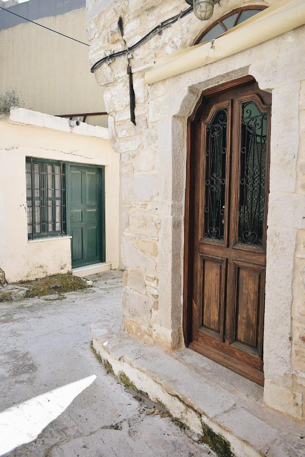 Yi Artistry 1-Bedroom Medieval Holiday House Kalamoti Buitenkant foto